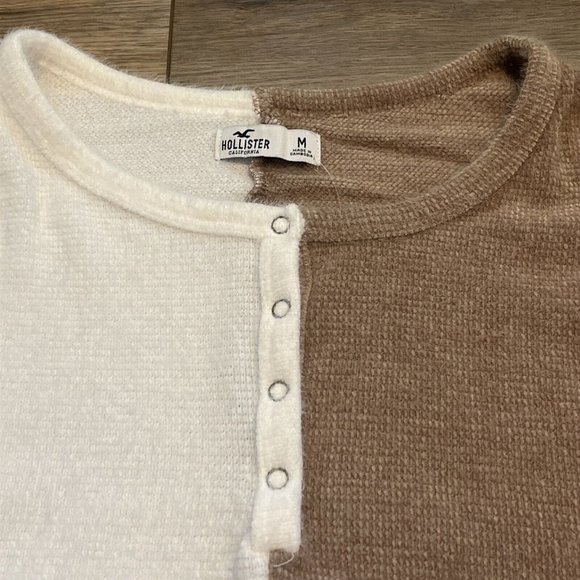 Women's Hollister Henley Sweater SZ Medium Color Block Tan White Soft Fuzzy - Picture 3 of 11